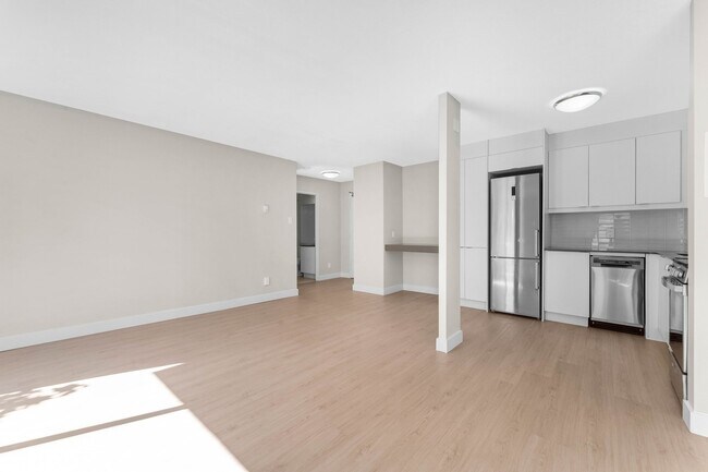 Building Photo - 145 York St