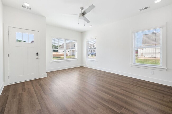 Foto del edificio - Luxury Living- One Bedroom with Garage and Fenced Backyard!