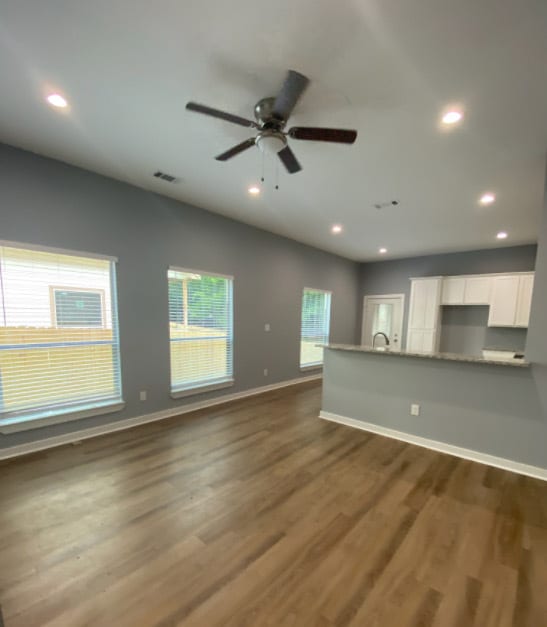 Building Photo - 204 Pecan Hollow St