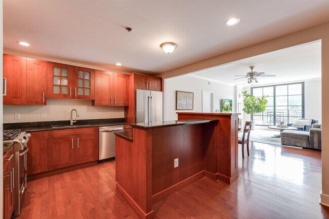 Foto del edificio - 1025 Maxwell Ln
