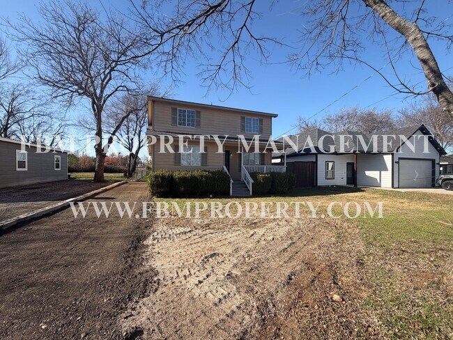 Foto del edificio - 493 Bryant Ave