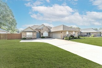 Building Photo - 213 Shane Dr