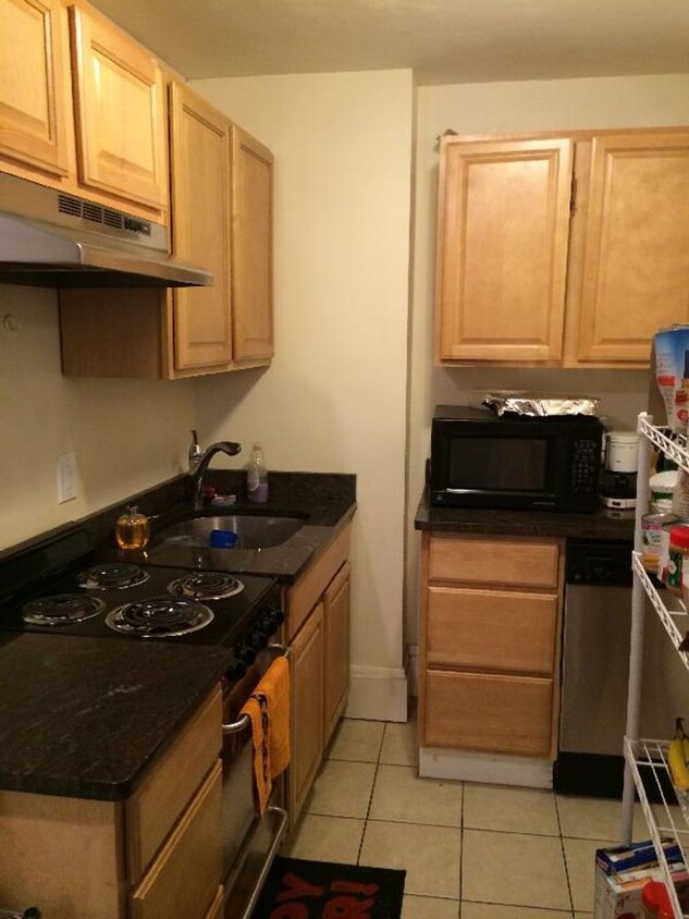 Foto principal - Large 3 bed located near Fenway and Kenmor...