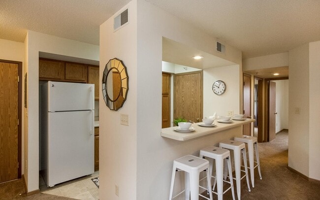 Foto del edificio - Large One Bedroom Walking Distance to UIHC, Available 7/1/2026