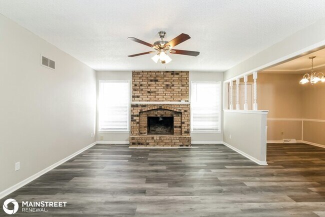 Building Photo - 612 ARENA DR, PECULIAR, MO 64078
