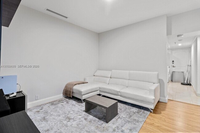 Foto del edificio - 520 Brickell Key Dr
