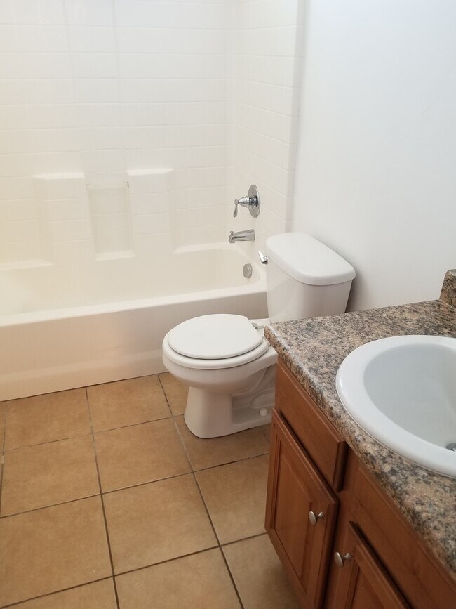 Foto del edificio - Huge 5 Bedroom Townhome in Riverton!