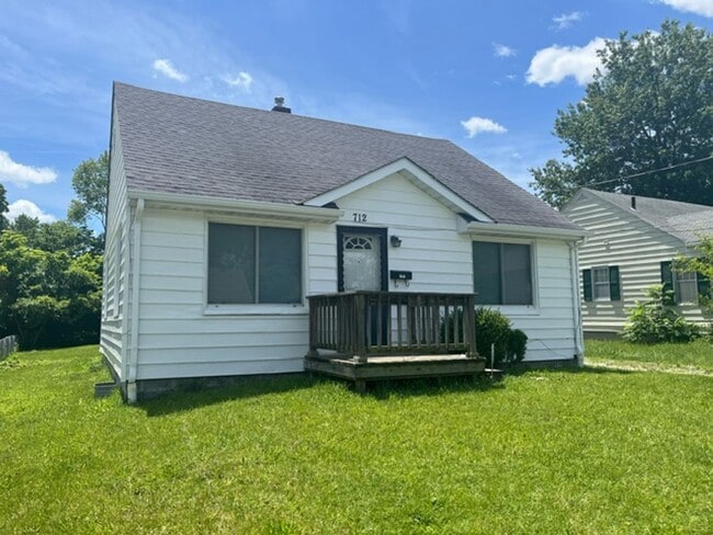 Building Photo - Charming 2 Bedroom Bungalow