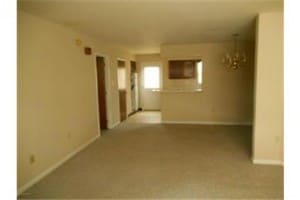 Building Photo - 10 Woodcrest Dr