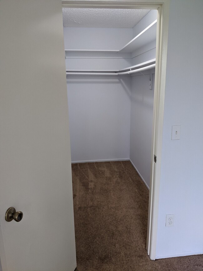 Closet 1 - 12348 Magnolia Blvd