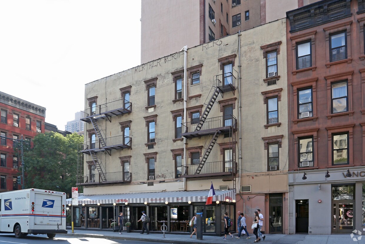 Foto del edificio - 240 Columbus Ave
