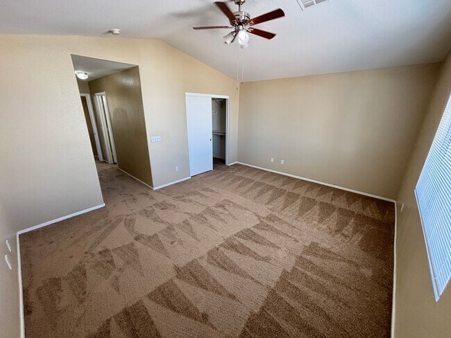 Building Photo - Gorgeous 4Bed/2Bath Home located in Sunris...