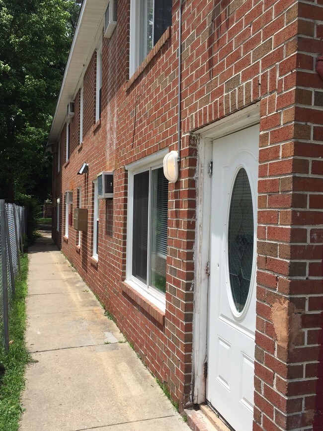 6 UNIT APARTMENT BUILDING Apartments Norfolk, VA