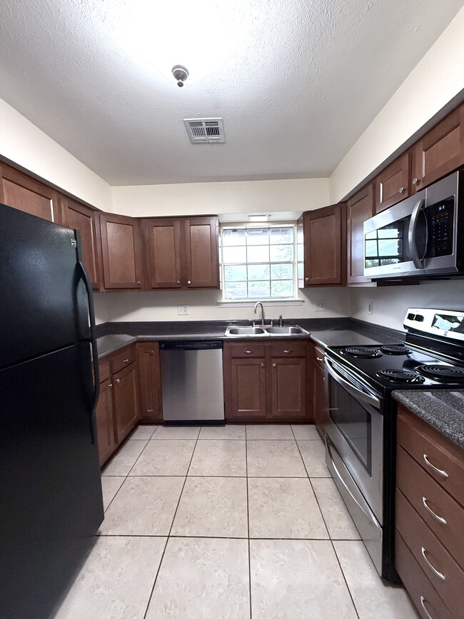 Kitchen - 1114 Williams Blvd