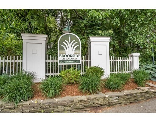 Building Photo - 750 Brookside Dr