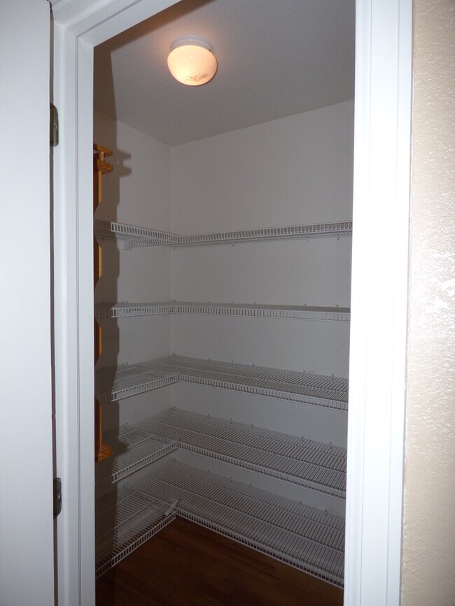 Building Photo - 1482 Wildrose Dr