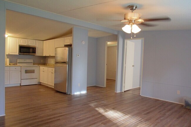 Foto del edificio - 23008 Glenwood Blvd