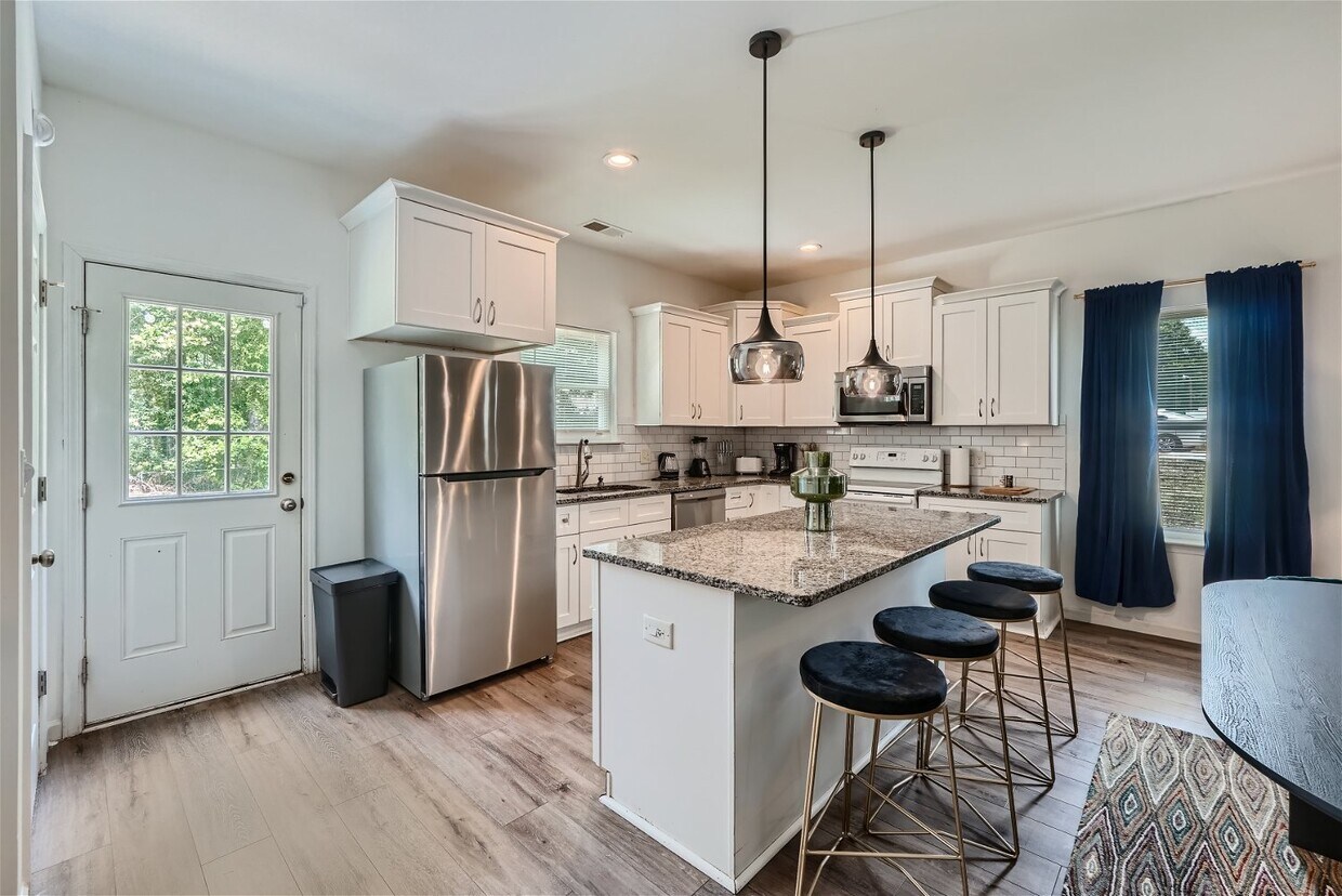 Foto principal - 3912 Freedom Dr