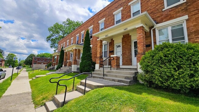 Building Photo - 1417 Gault St