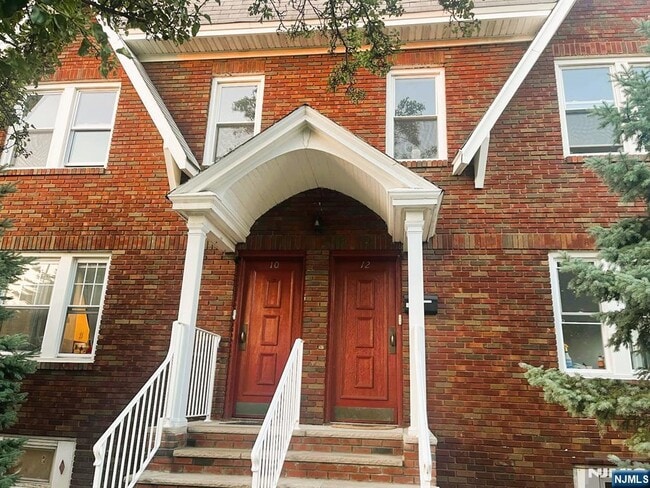 Photo - 10-12-12 Morton Pl Apartment