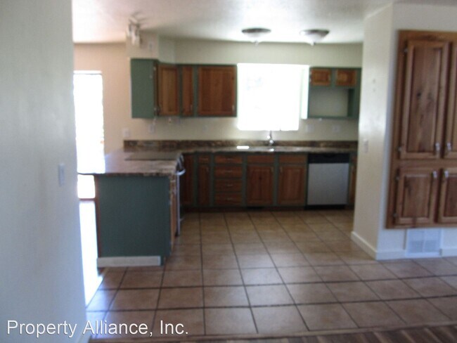 Building Photo - 5 br, 4 bath House - 115 Aspen Terrace