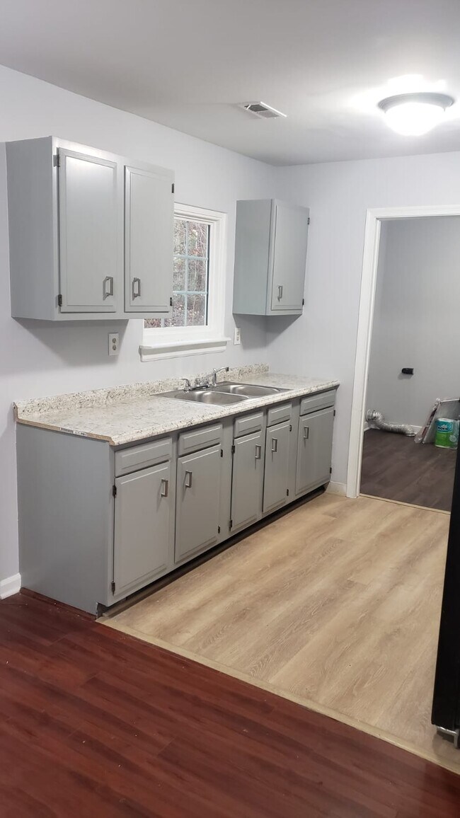Newly remodeled kitchen - 5816 Shallow Way
