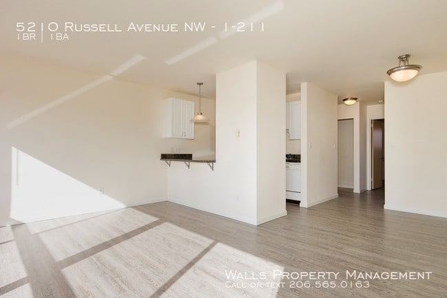 Building Photo - Spacious One bedroom with extra closet space