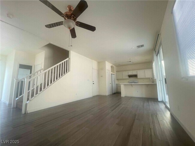 Foto del edificio - 9504 Windborne Ave