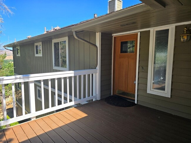 Foto del edificio - Spacious 5 Bedroom Home With Valley Views In SW Reno!
