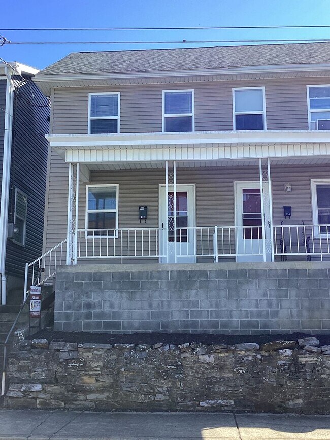 Building Photo - 249-251 Ringgold St