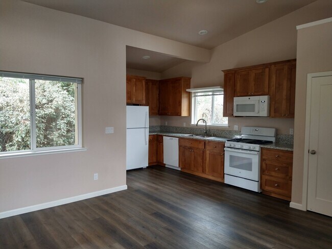 Building Photo - 2145 Floral Ave