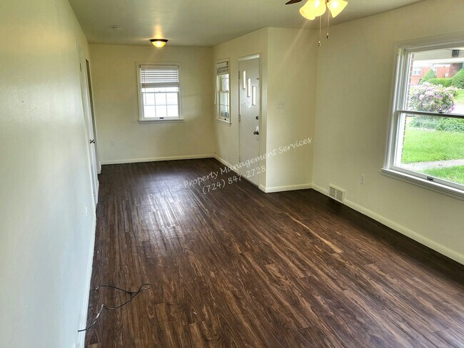 Foto del edificio - 136 Sawyer Dr