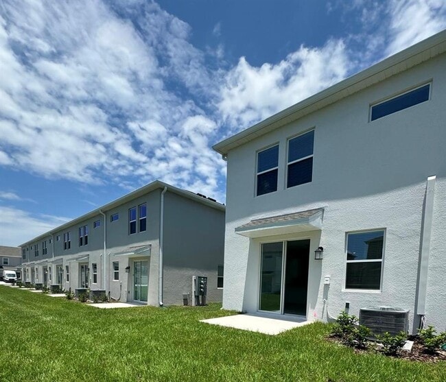 Building Photo - 3170 Laurent Lp