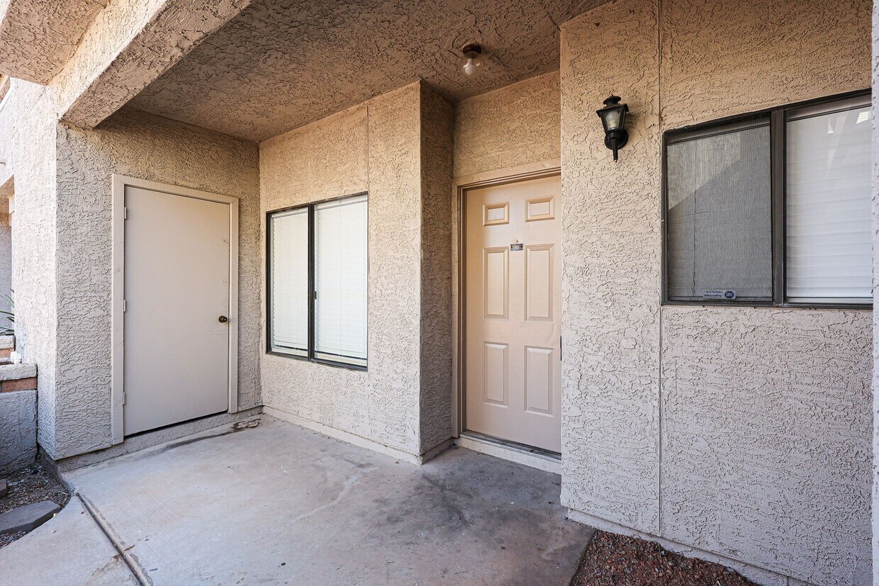 Primary Photo - Centrally located and affordable in Woodla...