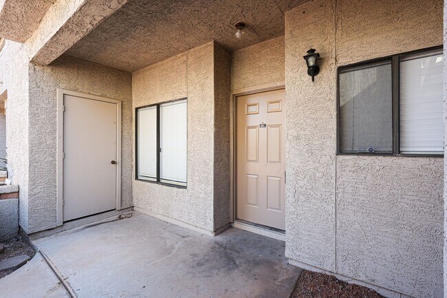 Foto del edificio - Centrally located and affordable in Woodlake Condominiums