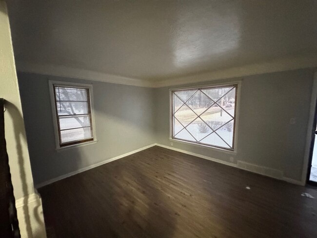 Building Photo - This Charming 3BR Single Family Home!