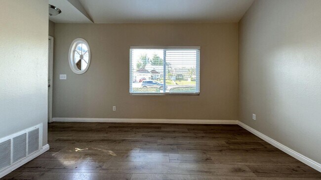 Foto del edificio - Cozy 3 Bedroom, 2 Bathroom in Colton Avail...