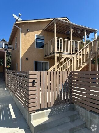 Building Photo - 409 E Oak Ave