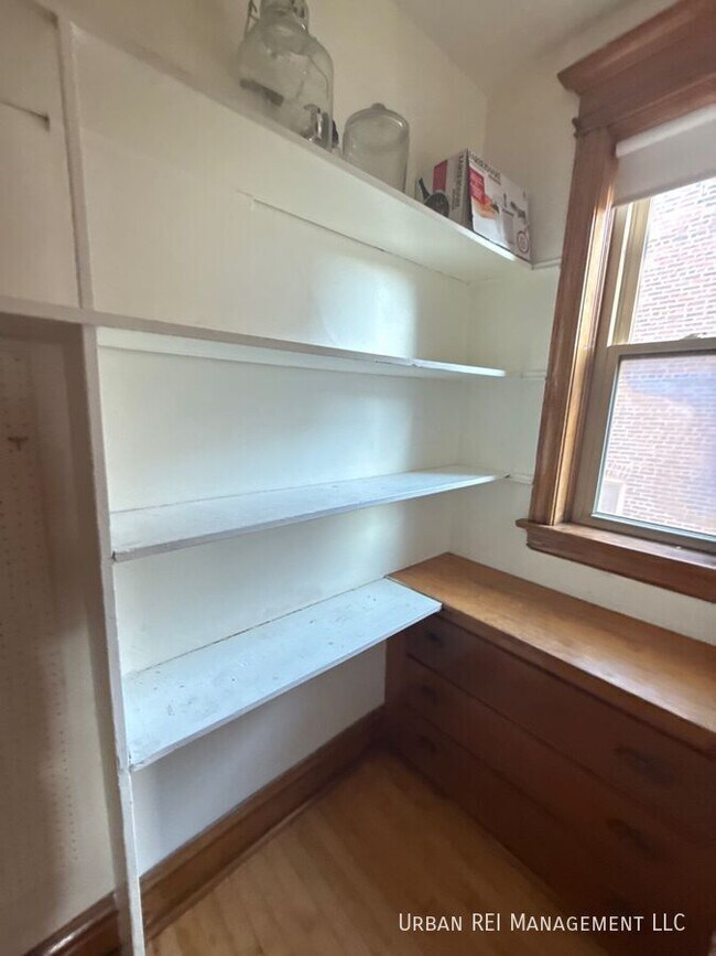 Foto del edificio - 3342 S Lowe Ave