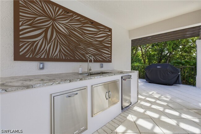 Building Photo - 8990 Bay Colony Dr