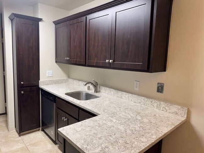 Foto del edificio - Wonderful lower level 2 bedroom, 1 bath co...