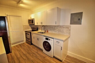 Building Photo - 890 NW 45th Ave