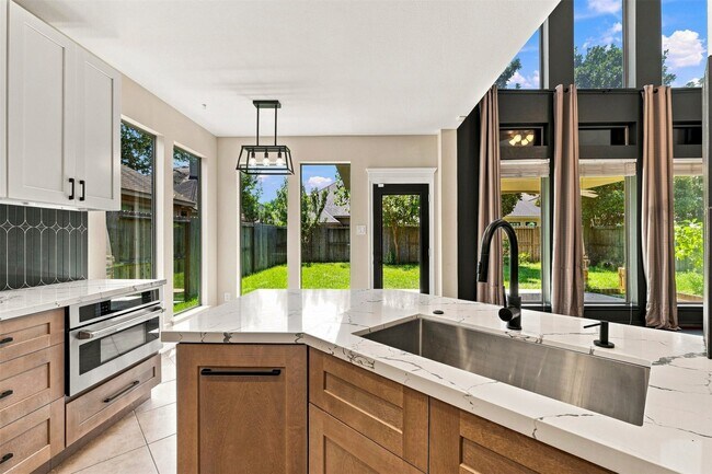 Building Photo - 5526 Walnut Glen Ln