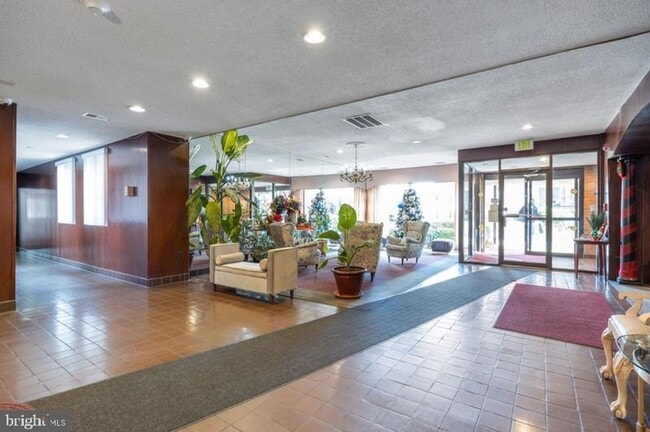 Foto del edificio - 6711 Park Heights Ave