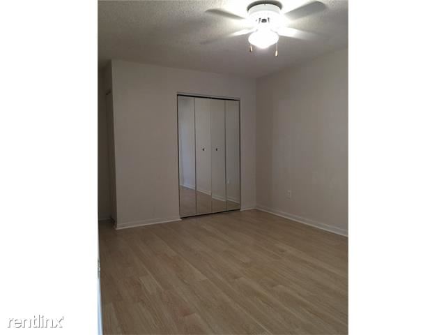 Building Photo - 1500 Jefferson Dr