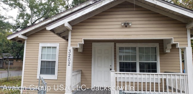 Building Photo - 2 br, 1 bath House - 3202 Dignan Street