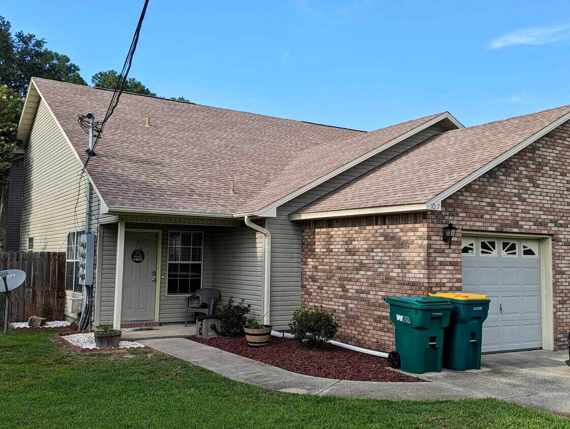 Primary Photo - 1017D Creel St