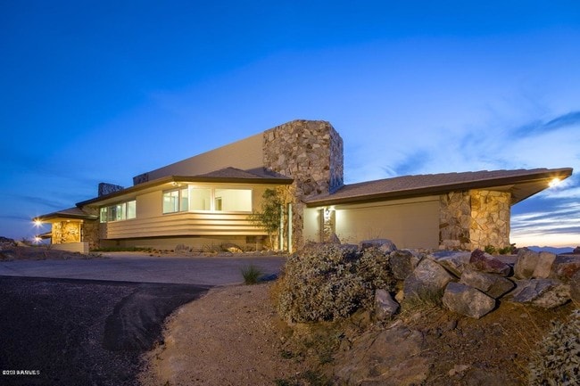 Foto del edificio - 707 W Mountain View Rd