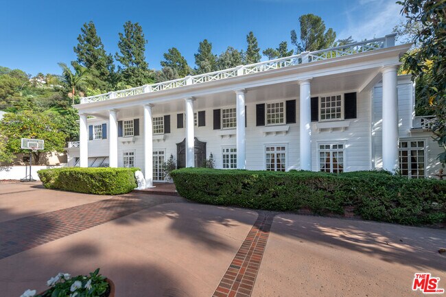 Foto del edificio - 1148 Coldwater Canyon Dr