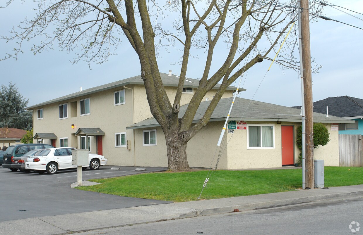 Building Photo - 8051-8055 Forest St